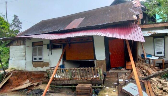 Pergerakan Tanah di Gunung Omeh Kian Parah, Hunian Retak dan Roboh