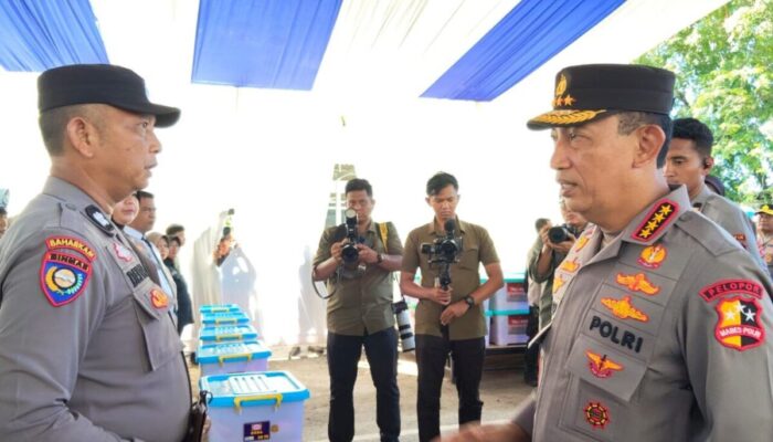 Kapolri Sambangi Polsek Koto Tangah, Apresiasi Pengabdian Tak Surut Meski Diuji Bencana