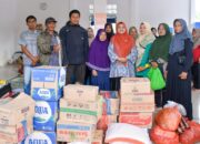 Ketua TP-PKK Agam Salurkan Logistik ke Dapur Umum