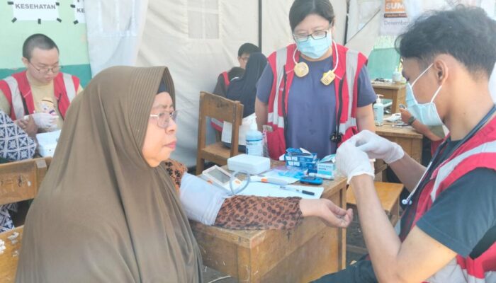 Pengungsi Kayu Pasak Mulai Idap ISPA dan Maag Pascabencana