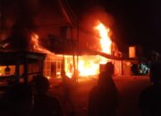 Api Mengamuk di Simpang Bandar Buat, Satu Rumah dan Tiga Toko Hangus Dilalap si Jago Merah