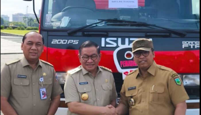 Perkuat Armada Kebencanaan, Wali Kota Padang Panjang Terima Hibah Damkar dari Gubernur DKI