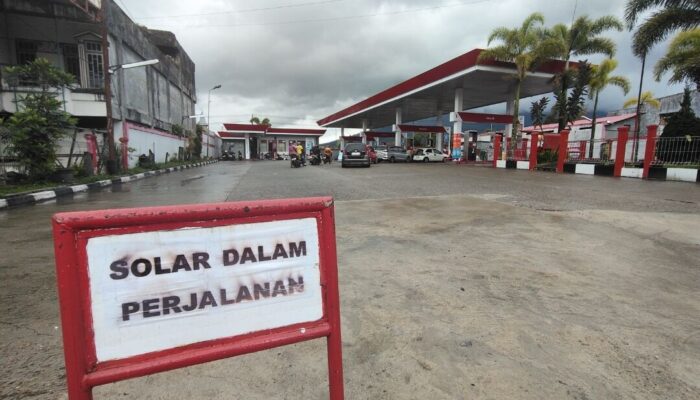 Distribusi BBM Tersendat Pascabencana, Pengamat Nilai Tantangan di Lapangan Memang Luar Biasa Berat