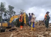 Pemko Padang Terus Lakukan Pembersihan Sisa Longsor