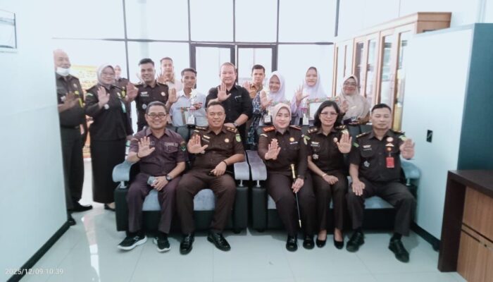 Peringati HAKORDIA, Kejari Pasbar Gelar Lomba Baca dan Cipta Puisi “Satukan Aksi Basmi Korupsi”