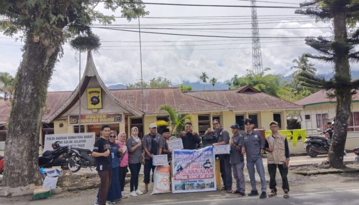 Wartawan Solsel Salurkan Rp 10 Juta Hasil Penggalangan Donasi untuk Korban Galodo Agam