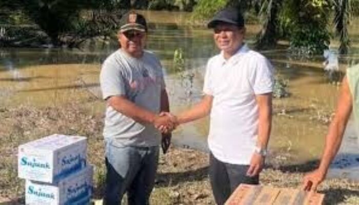 Anggota DPRD Sumbar Ridwan Dt. Tumbijo Kirim Bantuan ke Labuhan Lewat Jalur Laut