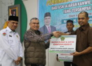 Kemenag Serahkan 2.000 Al-Qur’an untuk Masyarakat Terdampak Banjir di Sumbar
