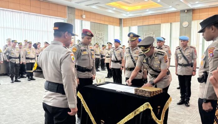 Lima Pejabat Utama dan Dua Kapolres di Sumbar Berganti