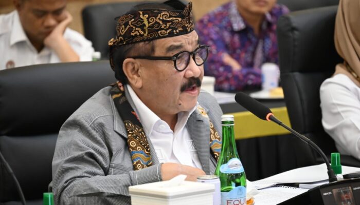 Antrean BBM di Sumbar Mengular, Shadiq Pasadigoe Minta Pemerintah Jangan Diam