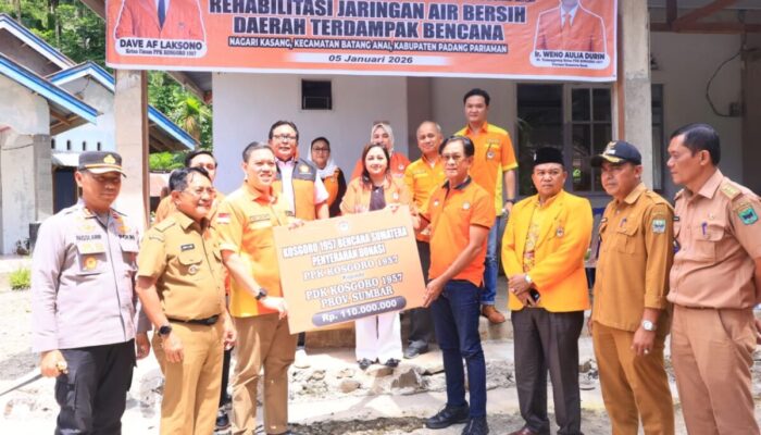 Kosgoro 1957 Serahkan Bantuan Rp110 Juta untuk Korban Bencana di Padang Pariaman