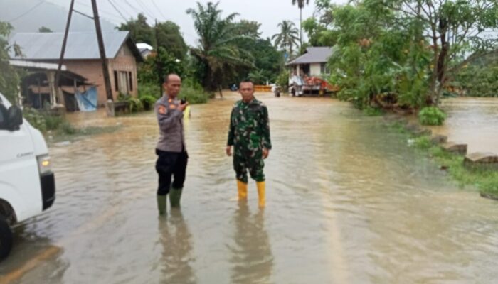 Hujan Deras Picu Banjir di Koto XI Tarusan, Jalur Padang–Painan Lumpuh Total