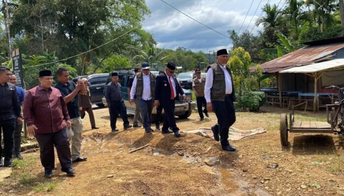 Gubernur Sumbar bersama Bupati dan Wabup Pasbar Tinjau Relokasi Jalan Simpang Empat–Talamau
