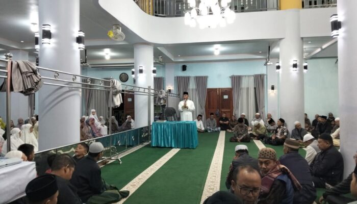 Pemko Padang Panjang Dorong Karakter Religius Masyarakat saat Subuh Mubarakah di Masjid Nurul Amri