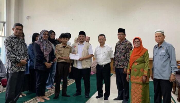 Anak Asuh Baznas Padang Panjang Dapat Bantuan Pendidikan oleh Wardah Foundation