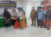 Unes Terima Bantuan Bencana dari Wako Makassar