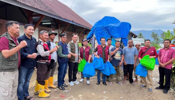 Bantu Saudara Serumpun, Kelab Penulis Muda Malaysia Bersama NGO dari 3 Negara Beri Bantuan Untuk Penanganan Banjir di Sumbar
