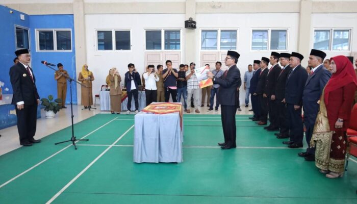 Perkuat Pelayanan Publik, Bupati Hendrajoni Lantik 11 Pejabat Eselon II