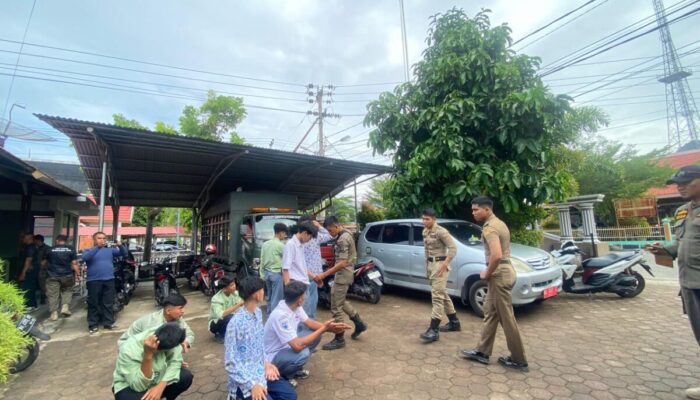 Sembilan Pelajar Terjaring Razia Satpol PP di Belakang SMAN 1 Painan Saat Jam Belajar