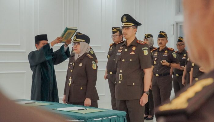 Kajati Sumbar Lantik Asdatun dan Kajari Tanah Datar