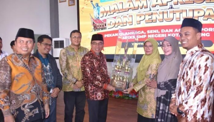 Wawako Maigus Nasir Tutup PORSEMA II MKKS SMP Negeri Kota Padang