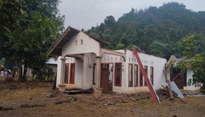Badai Mengamuk di Pelangai Gadang, Enam Rumah Warga Porak-poranda, Pihak Terkait Belum Turun ke Lokasi