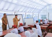 Belajar di Tenda Pascabencana, Bupati Pasaman Pastikan Hak Pendidikan Tetap Terjaga