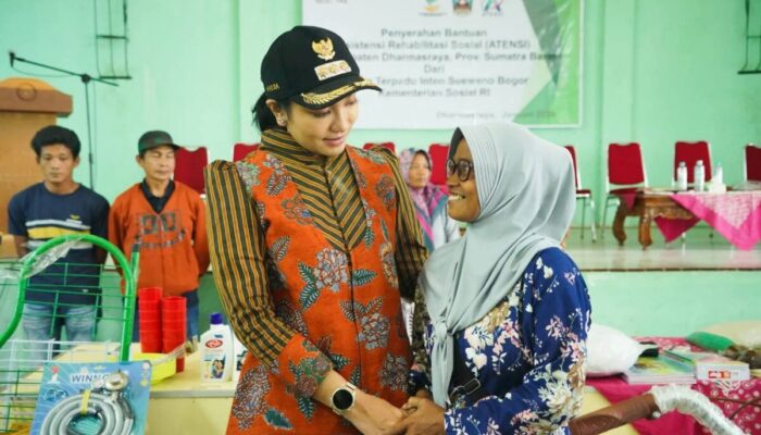 Bupati Dharmasraya Salurkan Bantuan ATENSI kepada 861 PPKS