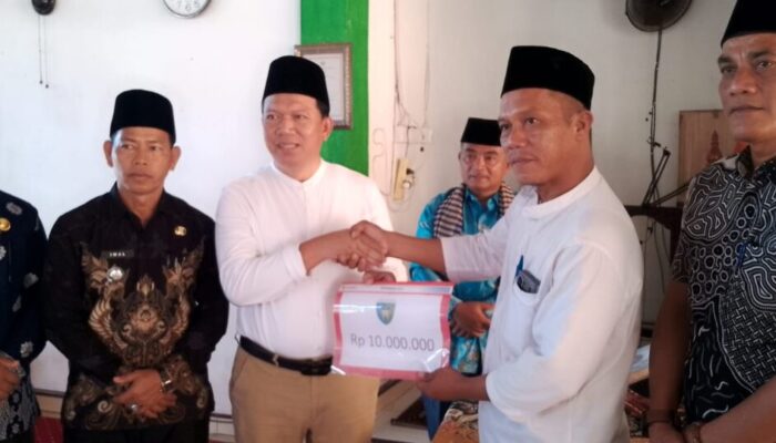 Pemkab Pessel Salurkan Bantuan Rp10 Juta untuk Pembangunan Masjid Baitul Mukminin Koto Taratak