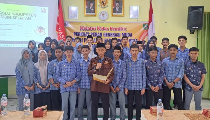 Sasar Agen Demokrasi Gen Z, Bawaslu Pessel Deklarasikan Pengawas Partisipatif Muda di SMAN 2 Painan