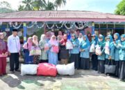 Bunda PAUD Agam Serahkan 90 Paket Perlengkapan Sekolah untuk TK Murni Maninjau