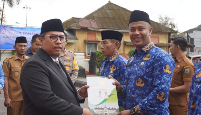 Wako Hendri Arnis Lantik dan Serahkan SK  1.113 PPPK