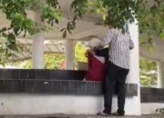 Satpol PP Tanah Datar Bersihkan Taman Cindua Mato dari Pelanggaran