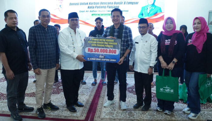 Yayasan Al-Azhar BSD Salurkan Bantuan kepada 100 Warga Terdampak Banjir Bandang