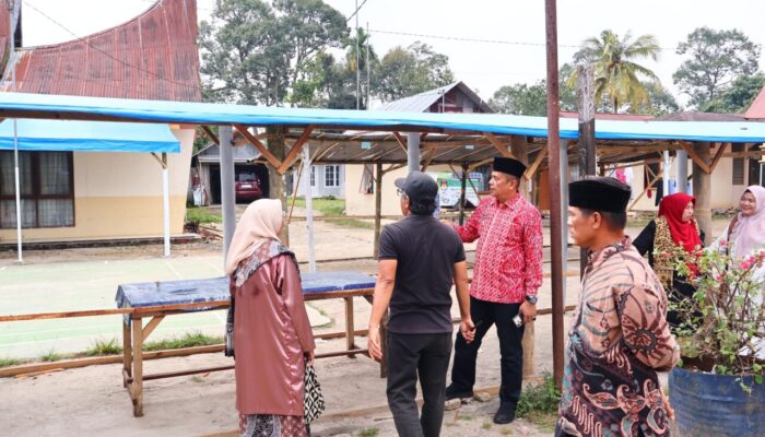 Tinjau Pasar Pabukoan, Elzadaswarman Dorong UMKM dan Ekonomi Warga Tumbuh