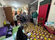 Hendri Arnis Serahkan Bantuan Kursi Roda dan Santunan untuk Dua Lansia