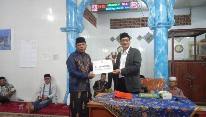 Bupati Pesisir Selatan Dukung Pembangunan TPA Masjid Ibrahim, Total Bantuan Capai Rp43 Juta