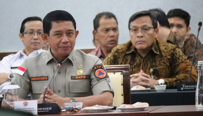 Kepala BNPB Hadiri Forum Dialog Sarasehan dan Terima Anugerah Warga Kehormatan dari Basarnas