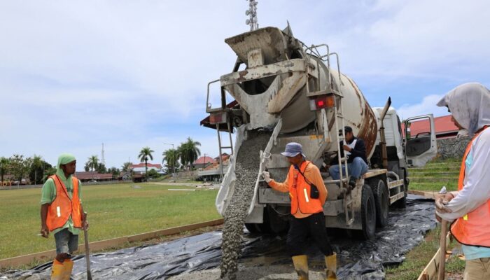 Wako Pariaman Cek Progres Jogging Track di GOR Rawang