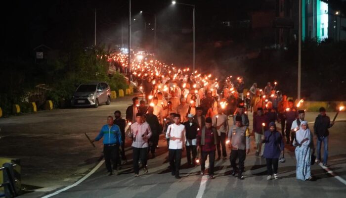 Pawai Obor Meriahkan Penyambutan Ramadan 1447 H di Padang Panjang