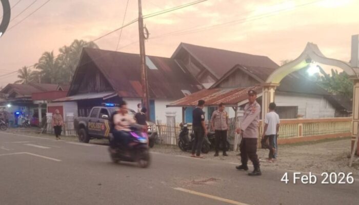 Tabrakan Dua Motor di Depan Masjid Baiturrahman Tanjung Medan, Seorang Lansia Tak Sadarkan Diri