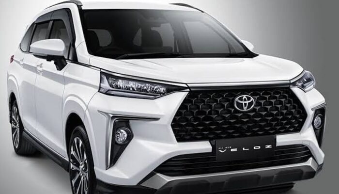 Merawat Mobil Berwarna Putih