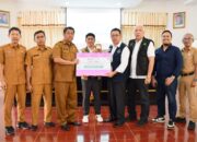 Agam Terima 1 Ton Solar dari Olahan Sampah Plastik Hasil Kolaborasi UNP