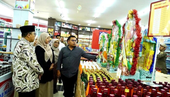 Wako Hendri Arnis Dampingi BPOM Pastikan Produk Pangan Aman di Sejumlah Supermarket Padang Panjang