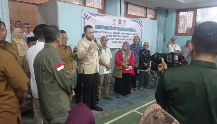 Perkuat Pemulihan Pascabencana, Fadly Amran Salurkan Sejumlah Bantuan untuk Korban