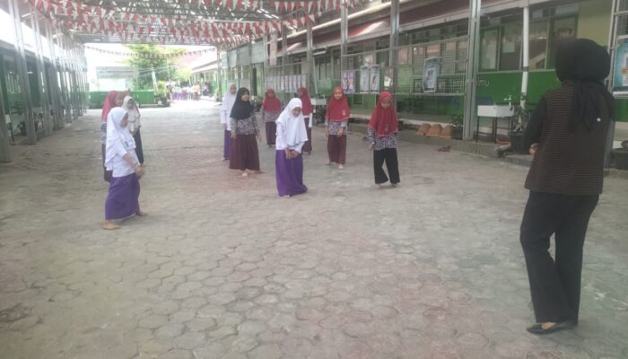 Mahasiswa S2 Turun ke SD, Dhea Two Hesty Tanamkan Cinta Tari sejak Dini