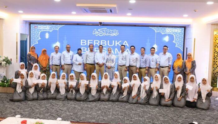 BRI Region 3 Padang Berbagi Kebahagiaan dengan Anak Panti Asuhan