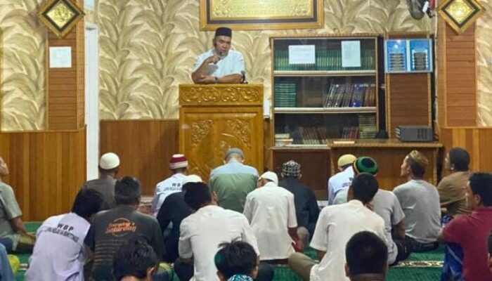 Kalapas Bukittinggi Berikan Ceramah Agama dan Jadi Imam Salat Tarawih di Masjid At-Taubah