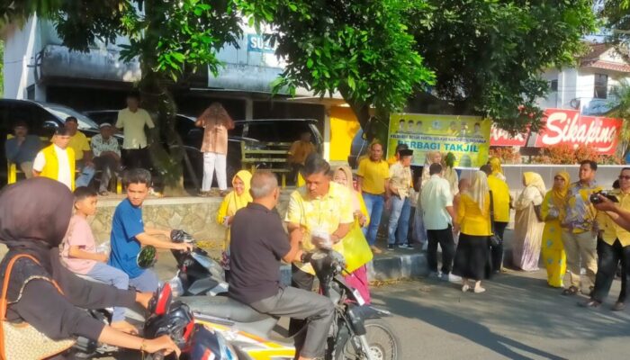 Golkar Pasaman Berbagi Takjil dan Santuni Anak Yatim di Bulan Ramadan