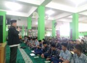 Kakankemenag Edy Oktafiandi Motivasi Santri Pesantren Ramadhan Kusus Tahfiz dan Olimpiade MTsN 6 Padang 
